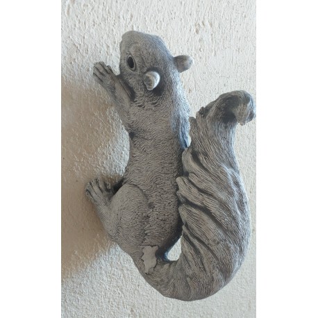 Figurka ogrodowa betonowa Wiewiórka