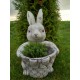 Figurka ogrodowa betonowa Zajączek Zając z koszyczkiem