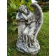 Anioł Aniołek z różą oparty o filar Figurka ogrodowa betonowa