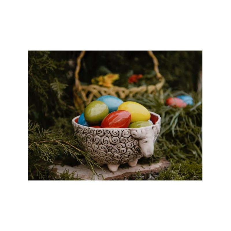 Baranek misa, p&oacute;łmisek na jajka. Ceramiczna Dekoracja Wielkanocna.