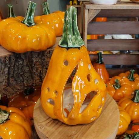 Dynia kształt gruszki pomarańczowa średnia wycinana ażurowa lampion.