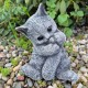 Figurka ogrodowa betonowa Kotek bawiący się ogonkiem